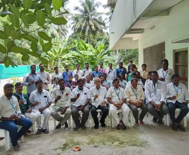 వన్నె చింతలపూడిలో వైసీపీ కార్డుల పంపిణీ - Udayam