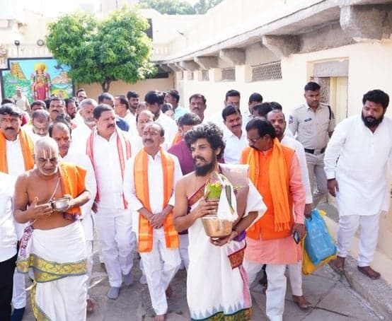 శ్రీ రంగనాథ స్వామి ఆలయంలో ఈటల రాజేందర్‌ పూజలు