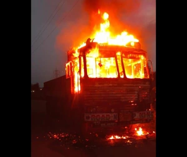 విశాఖలో లారీ దగ్ధం