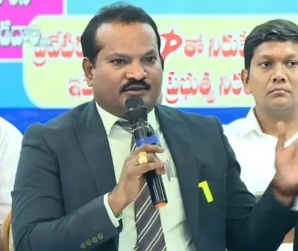 జడ శ్రావణ్‌పై 4 పోలీస్ స్టేషన్లలో కేసులు