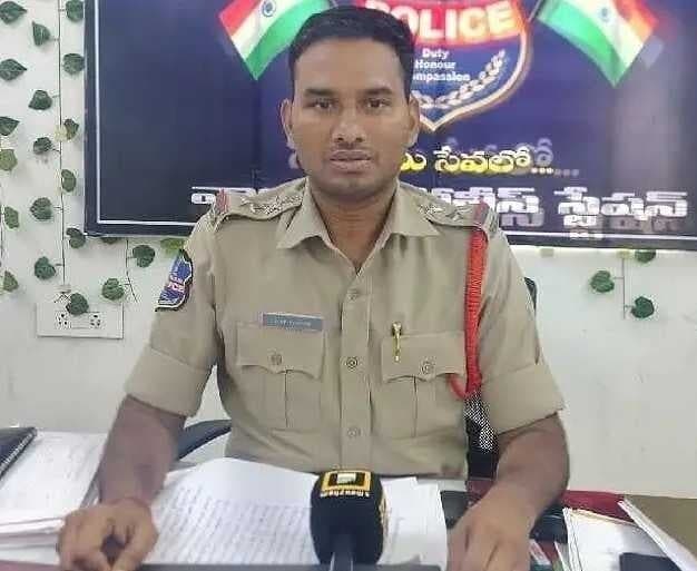 పోలీసులకు సమాచారం ఇచ్చి ఊరు వెళ్లాళి  - Udayam