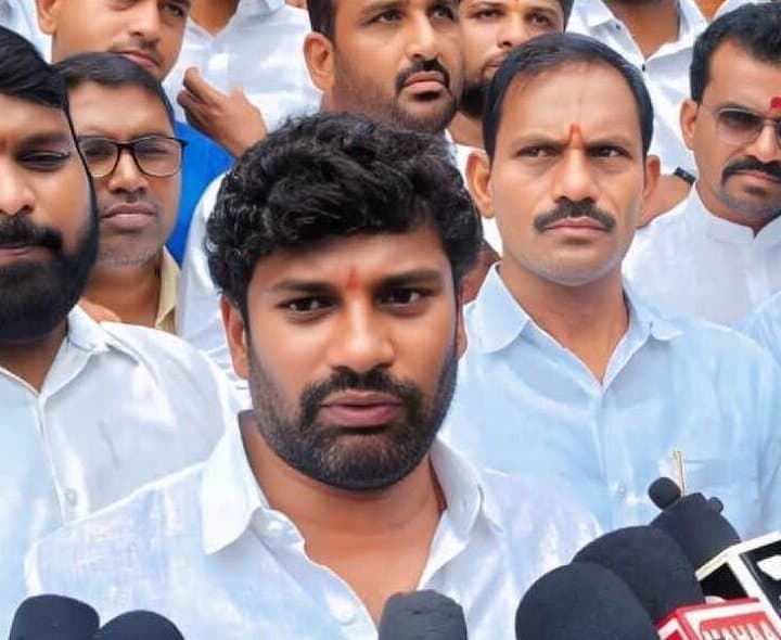 పవర్‌ ప్రజెంటేషన్‌కు బాల్క సుమన్‌ దూరం