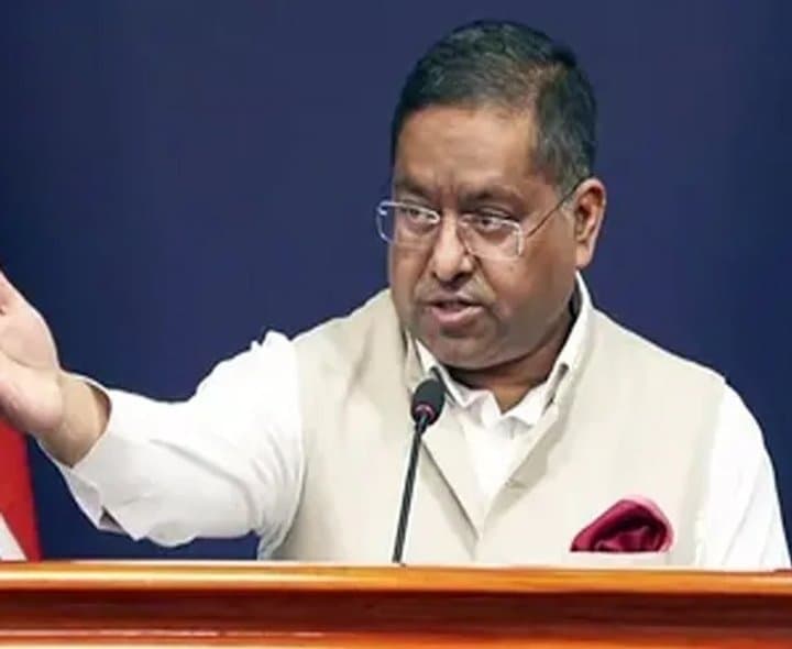 ఇతరులను గౌరవించడం నేర్చుకోవాలి