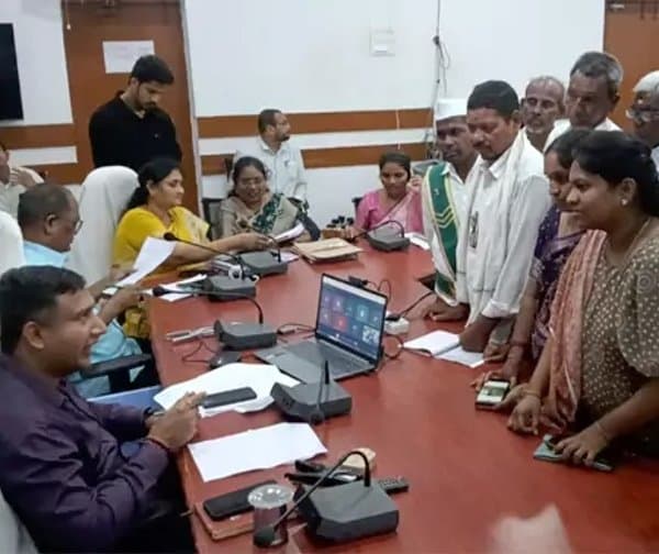 కలెక్టరేట్‌లో ప్రజావాణి: అర్జీల స్వీకరణ - Udayam Digital