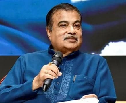 ఓట్లపై గడ్కరీ సంచలన వ్యాఖ్యలు - Udayam