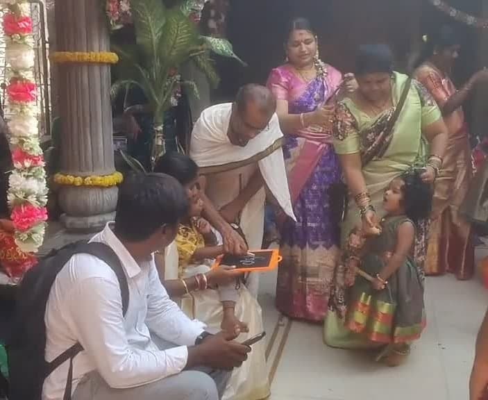 మూల నక్షత్రంతో జ్ఞాన సరస్వతి పీఠంలో రద్దీ - Udayam