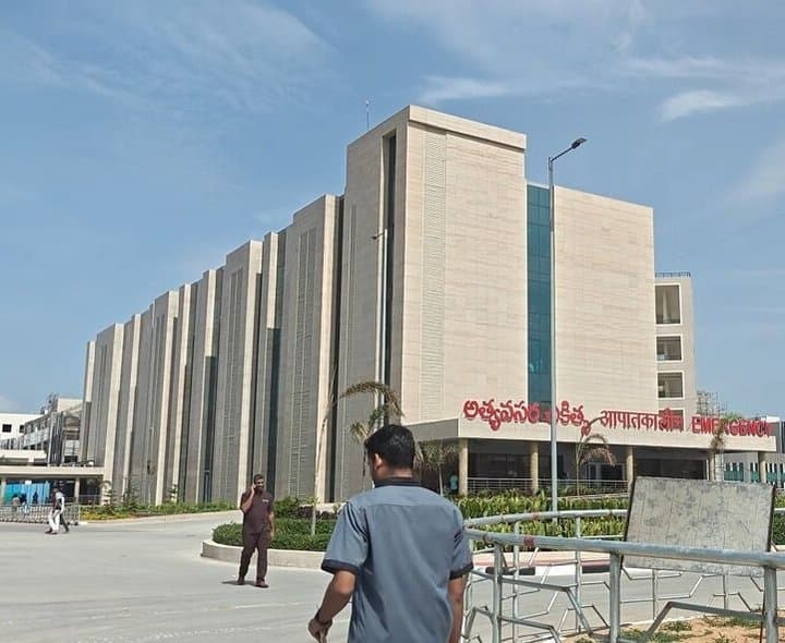 బీబీనగర్ ఎయిమ్స్‌లో తొలి లాపరోస్కోపిక్‌ శస్త్రచికిత్స