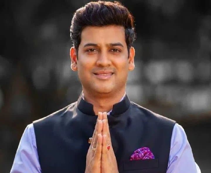 కొత్త విద్యాశాఖ మంత్రి రేసులో శివసేన ఎంపీ శ్రీకాంత్ షిండే