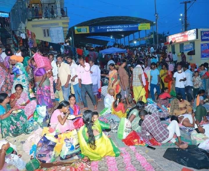చెరువుగట్టులో భక్తులకు తప్పని అవస్థలు - Udayam