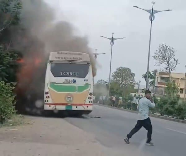 కరీంనగర్ లో ఆర్టీసీ బస్సు అగ్నిప్రమాదం  