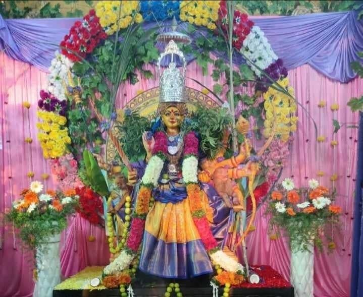 రాజరాజేశ్వరి అవతారంలో పెద్దమ్మ తల్లి - Udayam