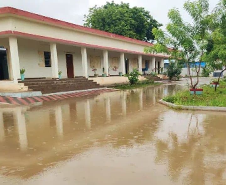 కొత్తగూడెం సింగరేణి వర్క్‌షాప్‌లో నీటి నిల్వలు