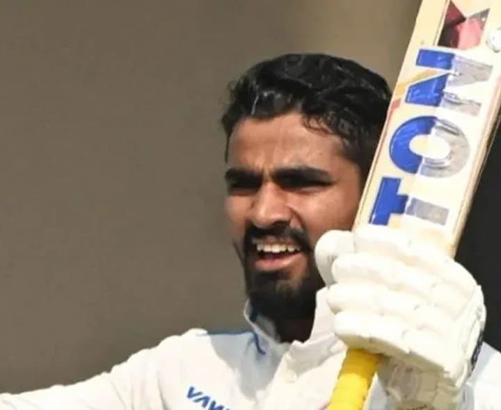 లామ్రోర్‌కు సర్రే నుంచి పిలుపు