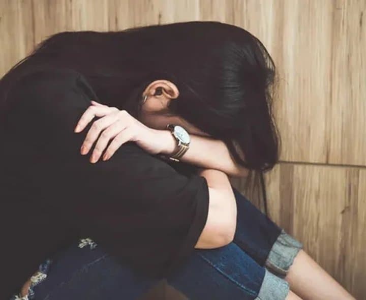 ప్రైవేట్‌ ఫొటోలతో భార్యకు బెదిరింపులు