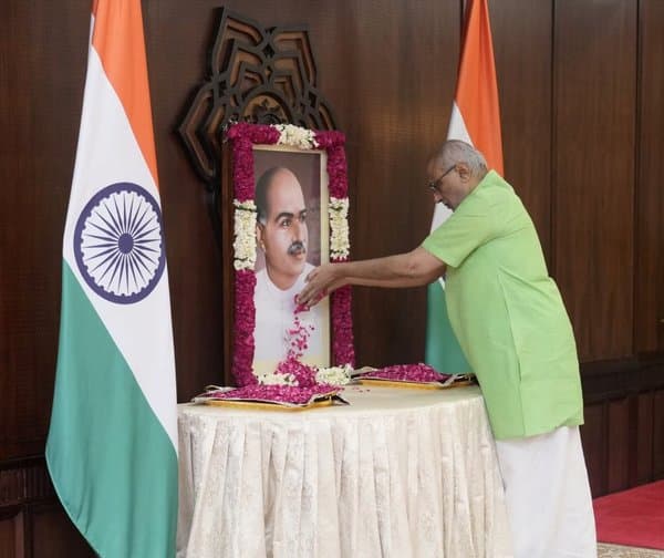 శ్యామా ప్రసాద్ ముఖర్జీకి ఉపరాష్ట్రపతి నివాళి