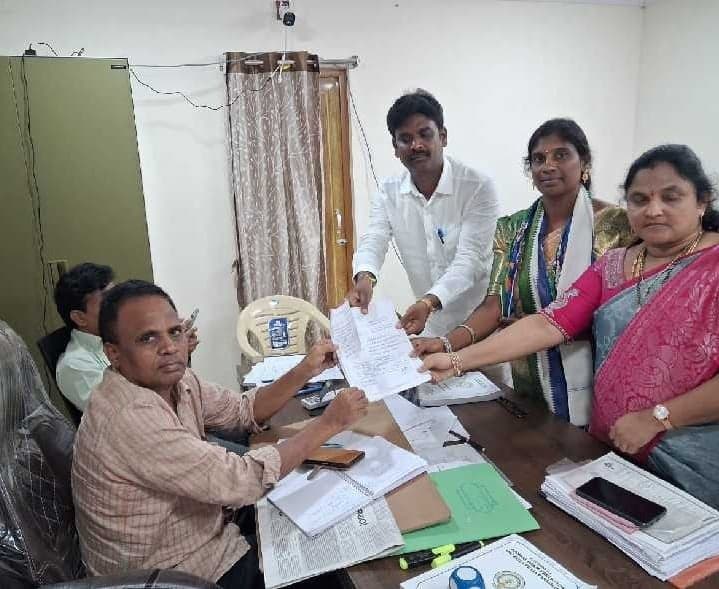 అచ్యుతాపురం జడ్పీటీసీగా సుహాసిని నామినేషన్ - Udayam
