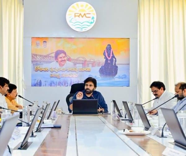 గోదావరి కాలుష్యం: పవన్ ఆగ్రహం - Udayam Digital