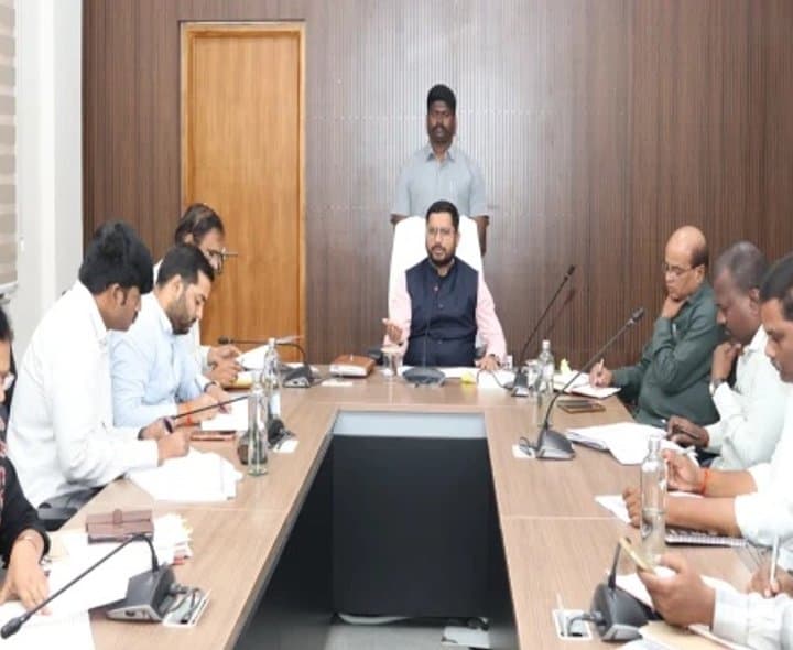 ఓటర్ల జాబితా డిజిటైజేషన్ వేగవంతం చేయాలి