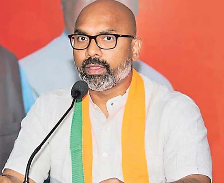 యువతపై సీఎం వ్యాఖ్యల విమర్శ