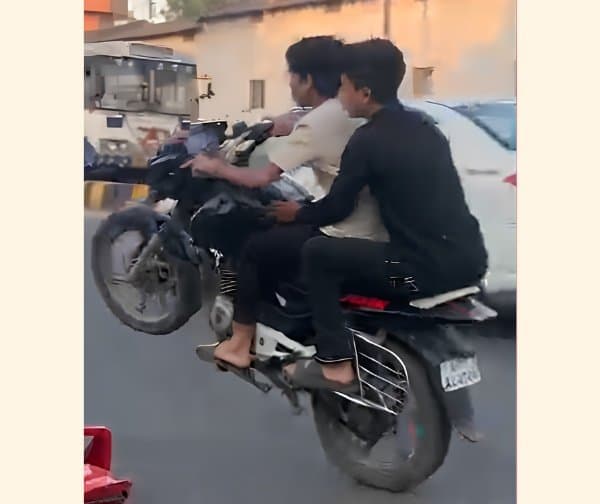 ఉప్పల్‌ భగాయత్‌లో బైక్‌ రేసింగ్‌ల హంగామా
