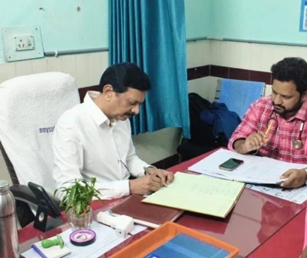 చింతకాని పీహెచ్‌సీని సందర్శించిన డీఎంహెచ్ఓ - Udayam Digital