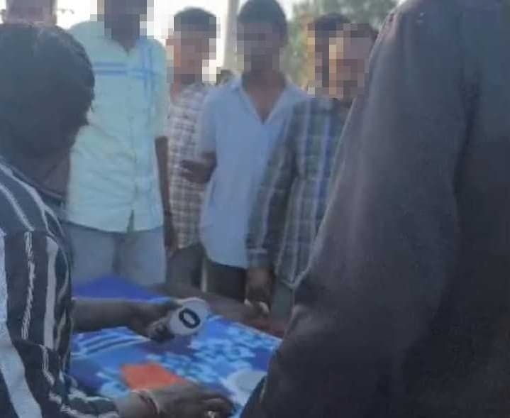 అయిజ పశువుల సంతలో బహిరంగ జూదం - Udayam