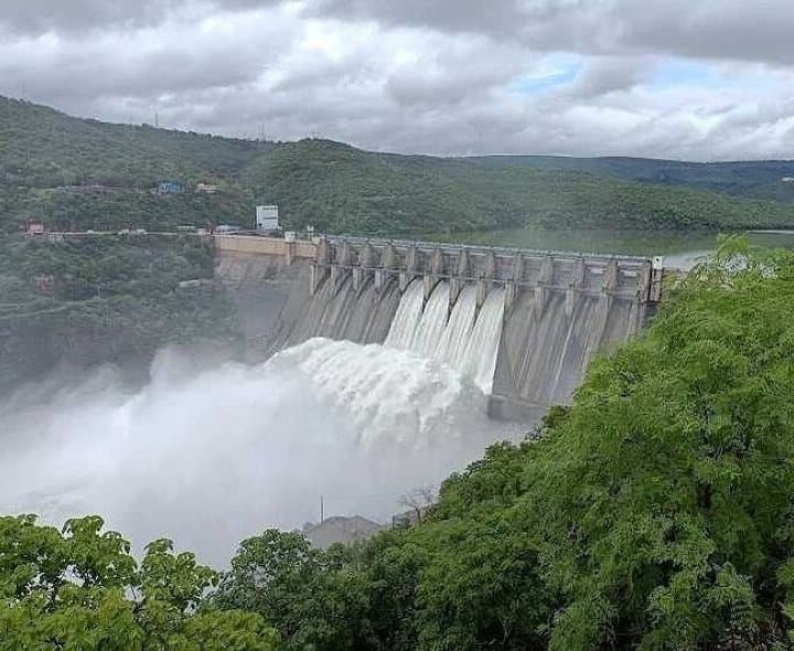 శ్రీశైలం జలాశయానికి భారీ ఇన్‌ఫ్లో - Udayam Digital