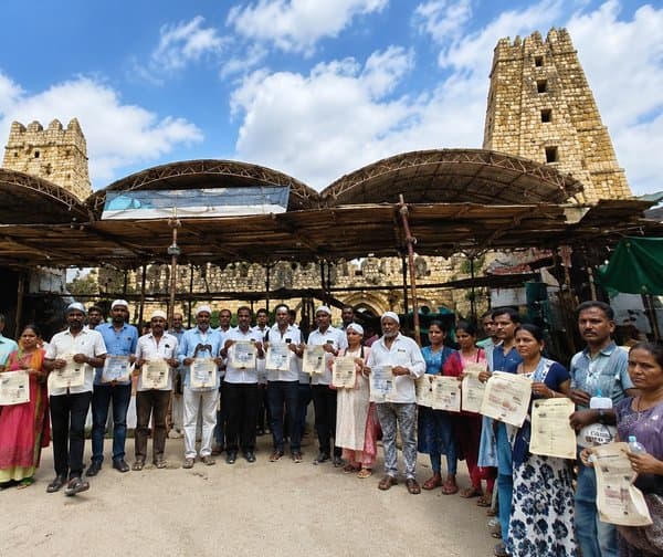 ధర్మపురిలో ప్లాస్టిక్ నిషేధానికి జ్యూట్ బ్యాగులు