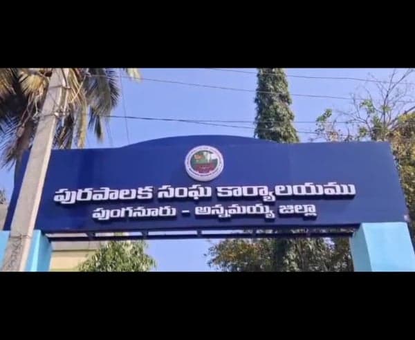 కార్మికులకు భరోసా ఇచ్చిన మధుసూదన్ నాయుడు - Udayam