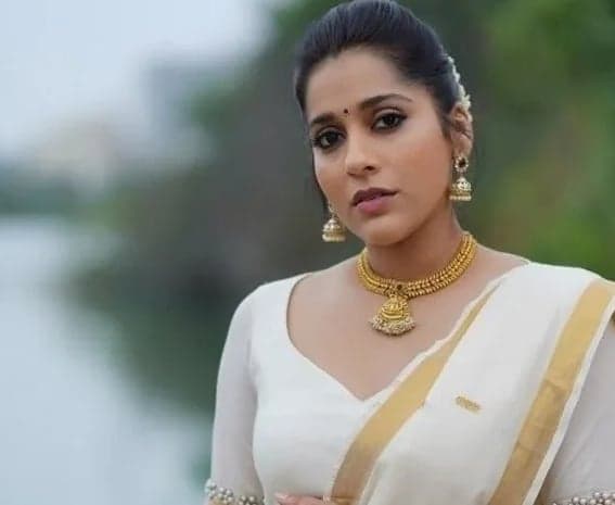 మూగజీవాల రక్షణే ముఖ్యం: రష్మి