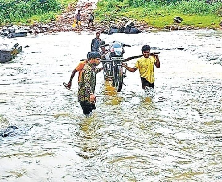 వాగు దాటడమే పరీక్ష