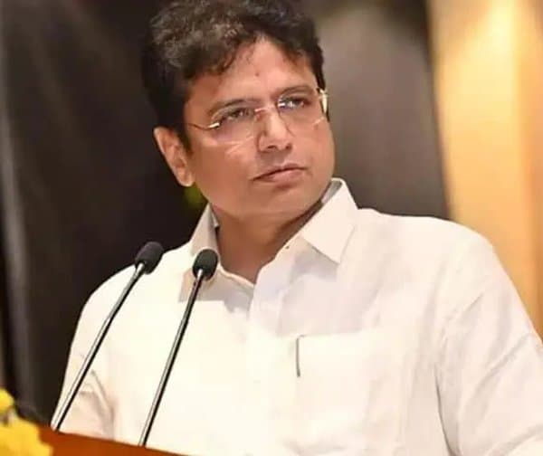 మంత్రి శ్రీధర్ బాబు దంపతులపై ఏఐ వీడియోల దుష్ప్రచారం