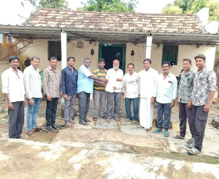 సీఎం సహాయనిధి చెక్కుల పంపిణీ - Udayam