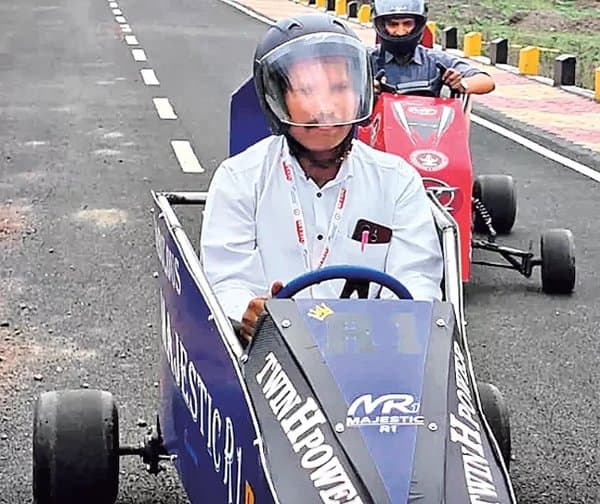 తుక్కుతో రెండు రేసింగ్‌ ఈవీల తయారీ