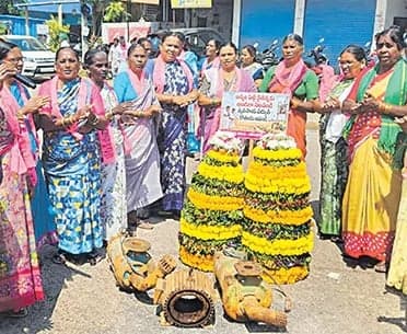 కరెంటు కోతలపై గంగుల ఆధ్వర్యంలో ధర్నా