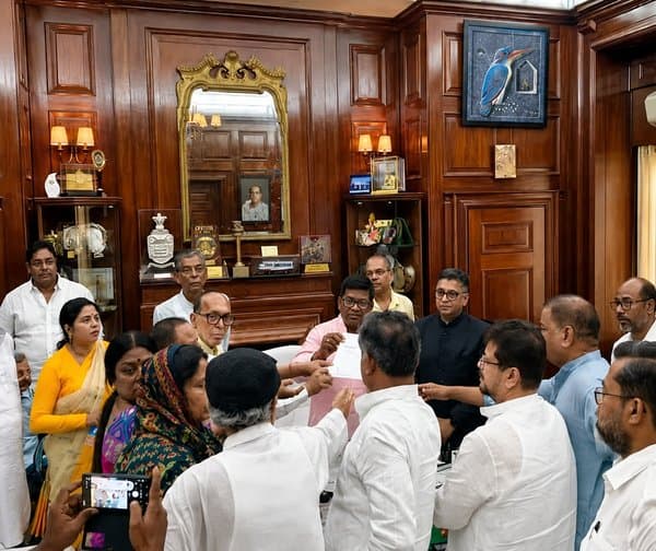టీఎంసీలో భారీ తిరుగుబాటు: మమతా బెనర్జీకి గట్టి షాక్ - Udayam Digital