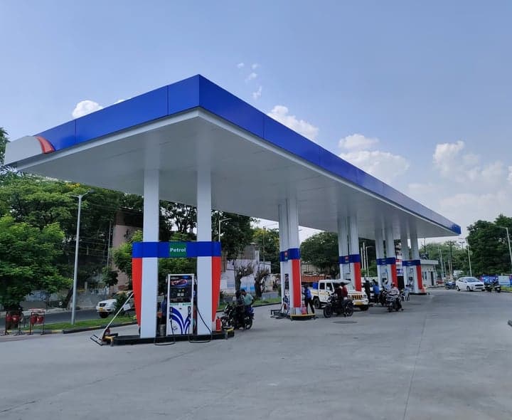 పెట్రోల్‌ బంకుల్లో UPIకి పరిమితి