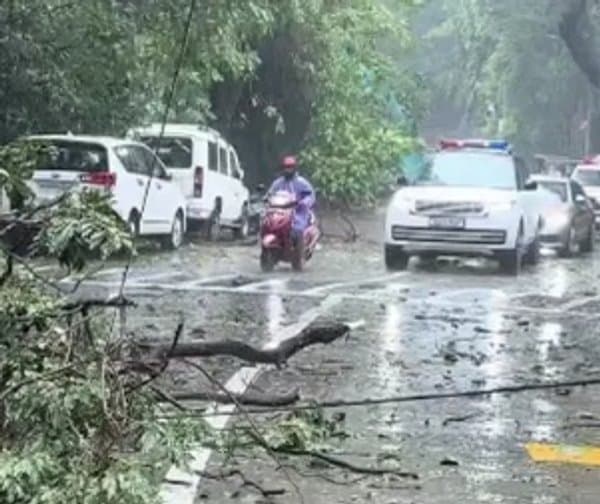 అంబానీ కాన్వాయ్‌కు తప్పిన ముప్పు