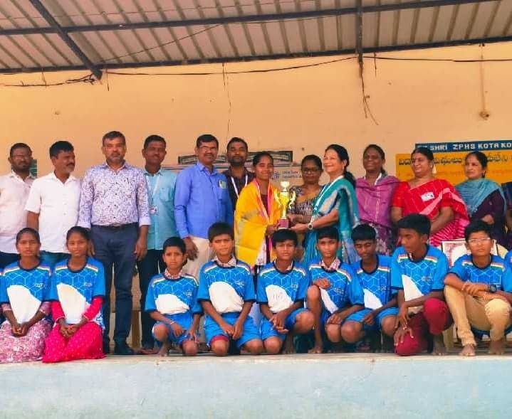 విద్యార్థుల అభివృద్ధికి క్రీడలు దోహదం - Udayam