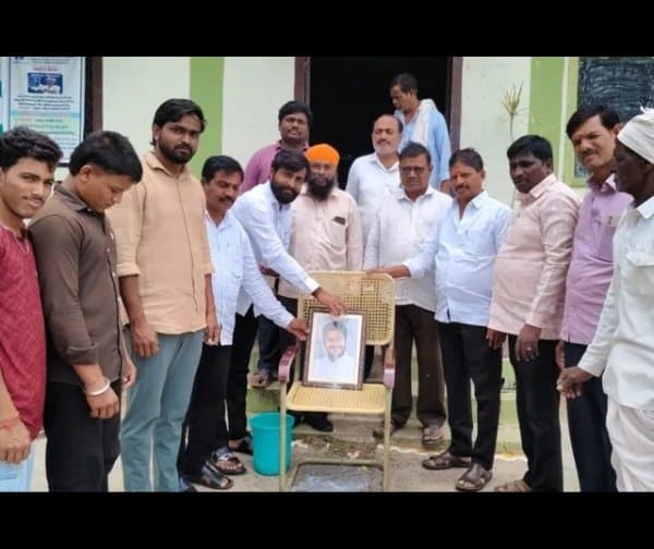 సీఎం రేవంత్ రెడ్డికి రైతుల పాలాభిషేకం