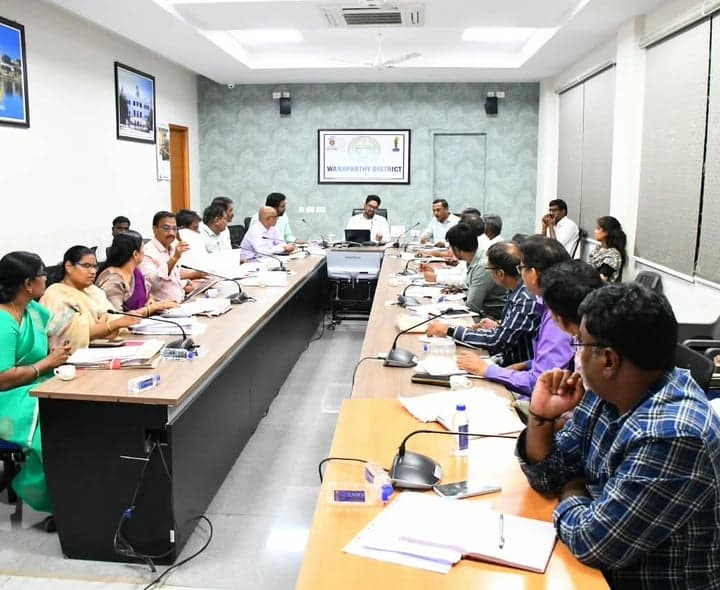 పట్టభద్రుల ఓటరు జాబితాపై సీఈఓ సమీక్ష - Udayam