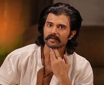 అప్పులు చేసి విలాసాలు వద్దు: విజయ్