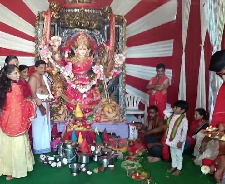 లలిత త్రిపుర సుందరిగా దర్శనమిచ్చిన దుర్గమ్మ - Udayam