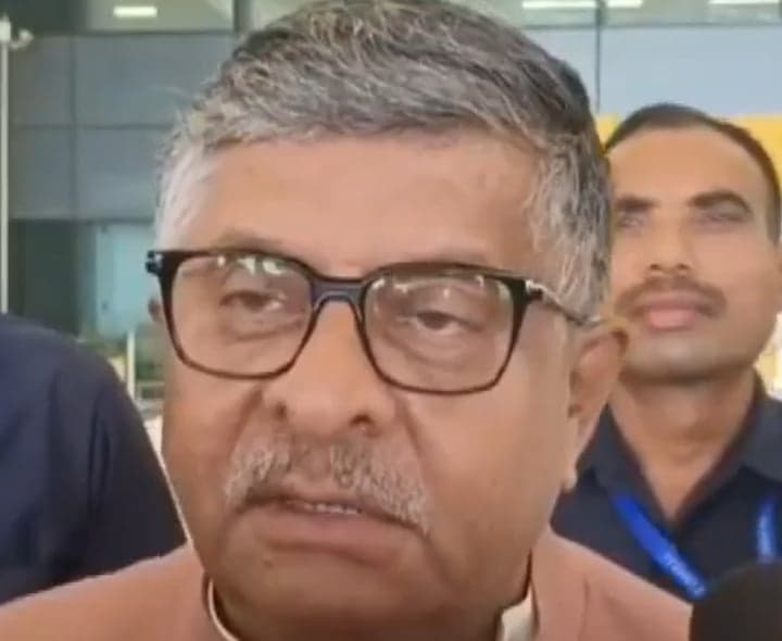 మోదీ తల్లిదండ్రులపై వ్యాఖ్యలకు క్షమాపణ చెప్పాలి: రవిశంకర్ ప్రసాద్