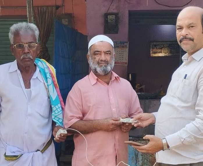 బురకాయలకోటలో పింఛన్ల పంపిణీ - Udayam