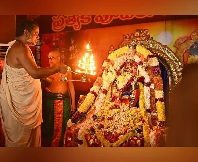 ఇంద్రకీలాద్రిపై శ్రీమహాలక్ష్మి అవతారంలో దుర్గమ్మ
