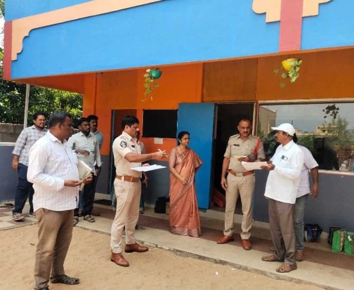 సూళ్లూరుపేటలో పోలింగ్ కేంద్రాల తనిఖీ - Udayam
