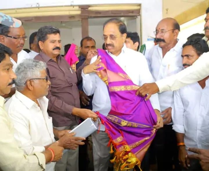 తుమ్మలకు సమస్యలు చెప్పిన ఏజెన్సీ ప్రజలు