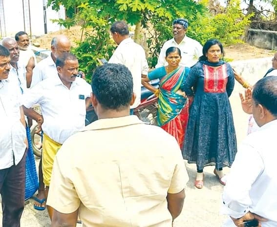 సర్పంచ్, కార్యదర్శి మధ్య ఆధిపత్య పోరు.. గాడితప్పిన పాలన