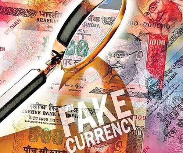 రైల్వే స్టేషన్‌లో భారీగా పట్టుబడ్డ నకిలీ నోట్లు